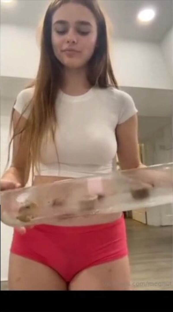Striptease In Kitchen - big ass - big tits - blowjob - sex - fuck
