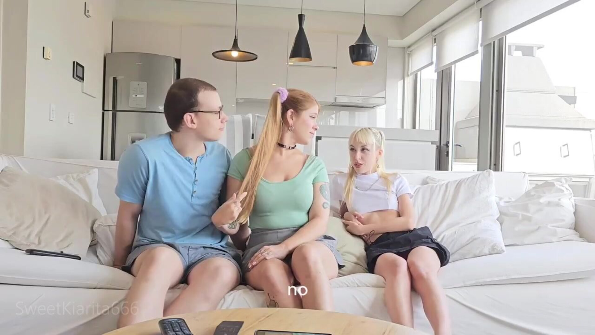 Sweek Kiarita Cum sis threesome sweet kiarita y coral jade - latin - spanish - blowjob