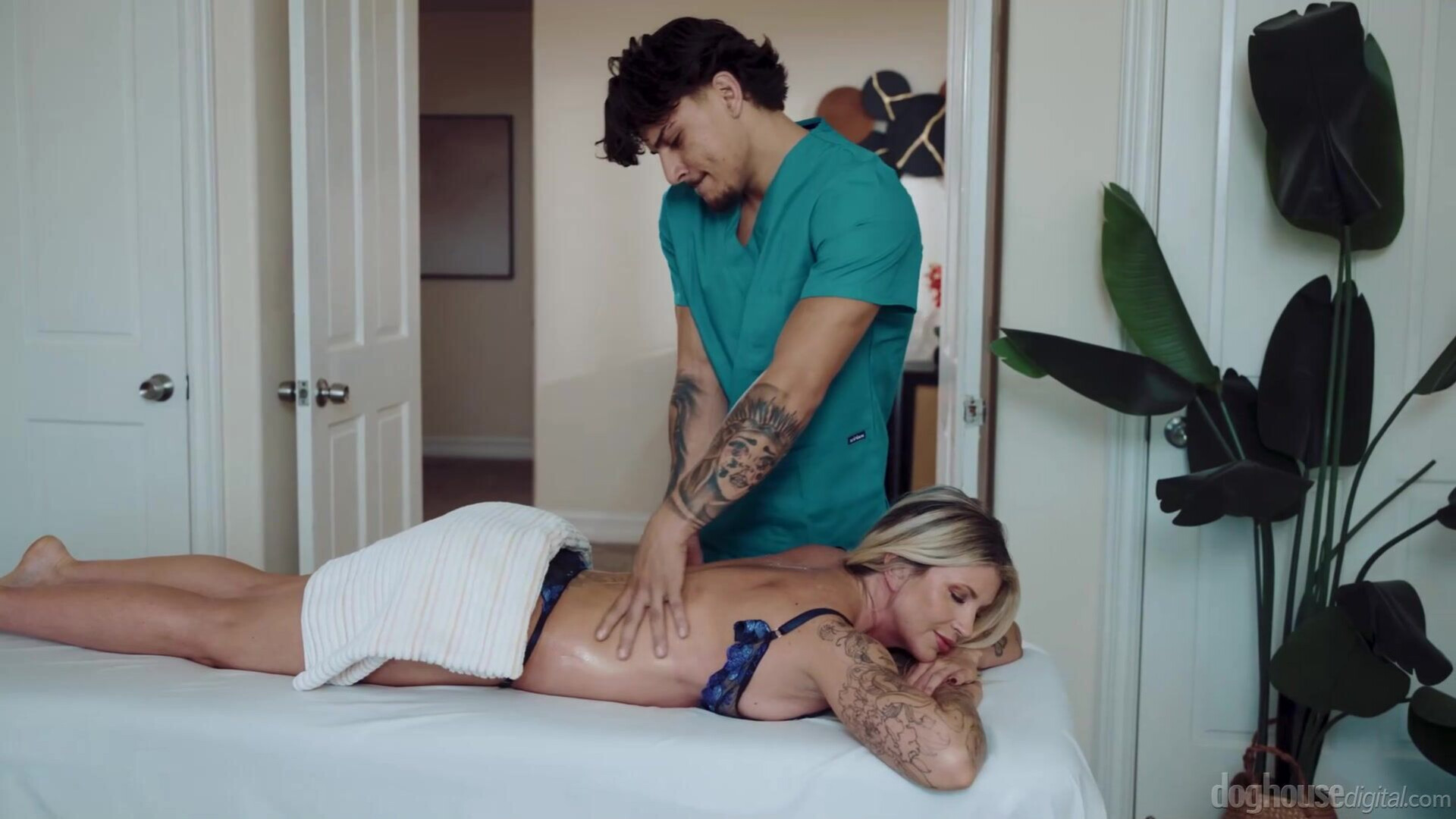 Taylor Wild Sensual Rubdown - big ass - big tits - blowjob - sex - fuck
