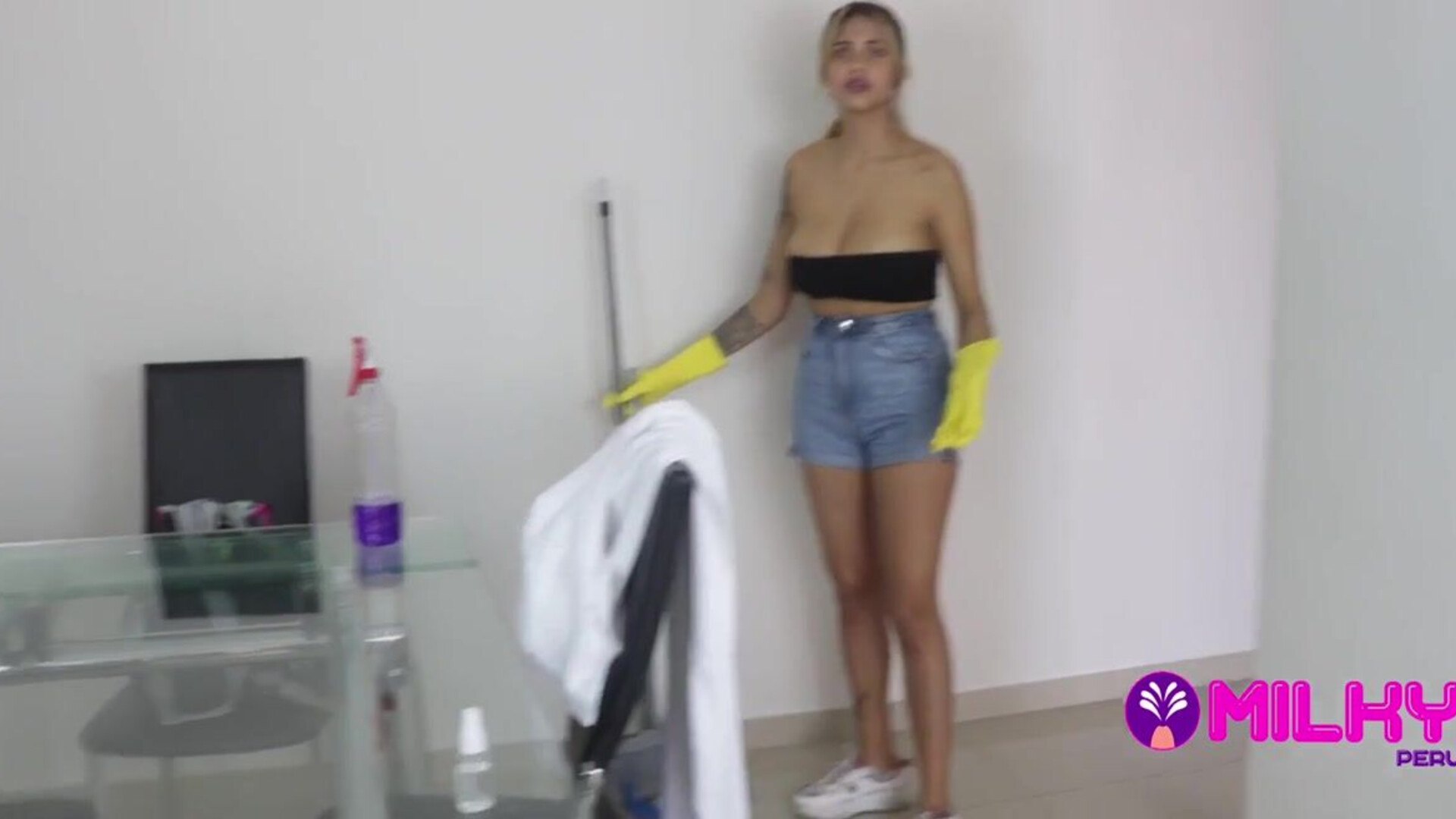 Voluptuous Yorgelis Working In Cleaning - latina - sex