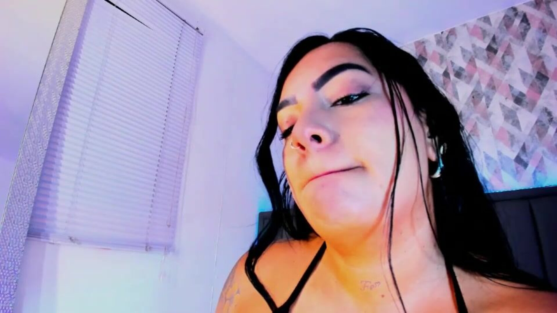 latin lola 2025 11 25 08h20m15s - webcam