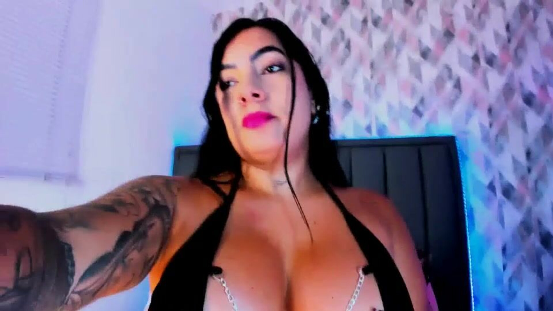 latin lola 2025 11 25 08h20m15s - webcam