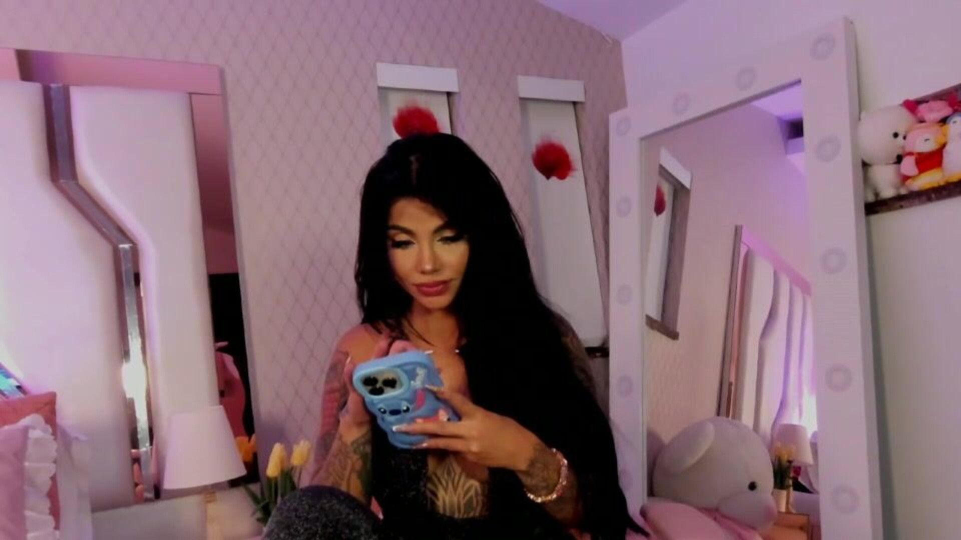 mariale q 2025 11 25 23h37m33s - webcam