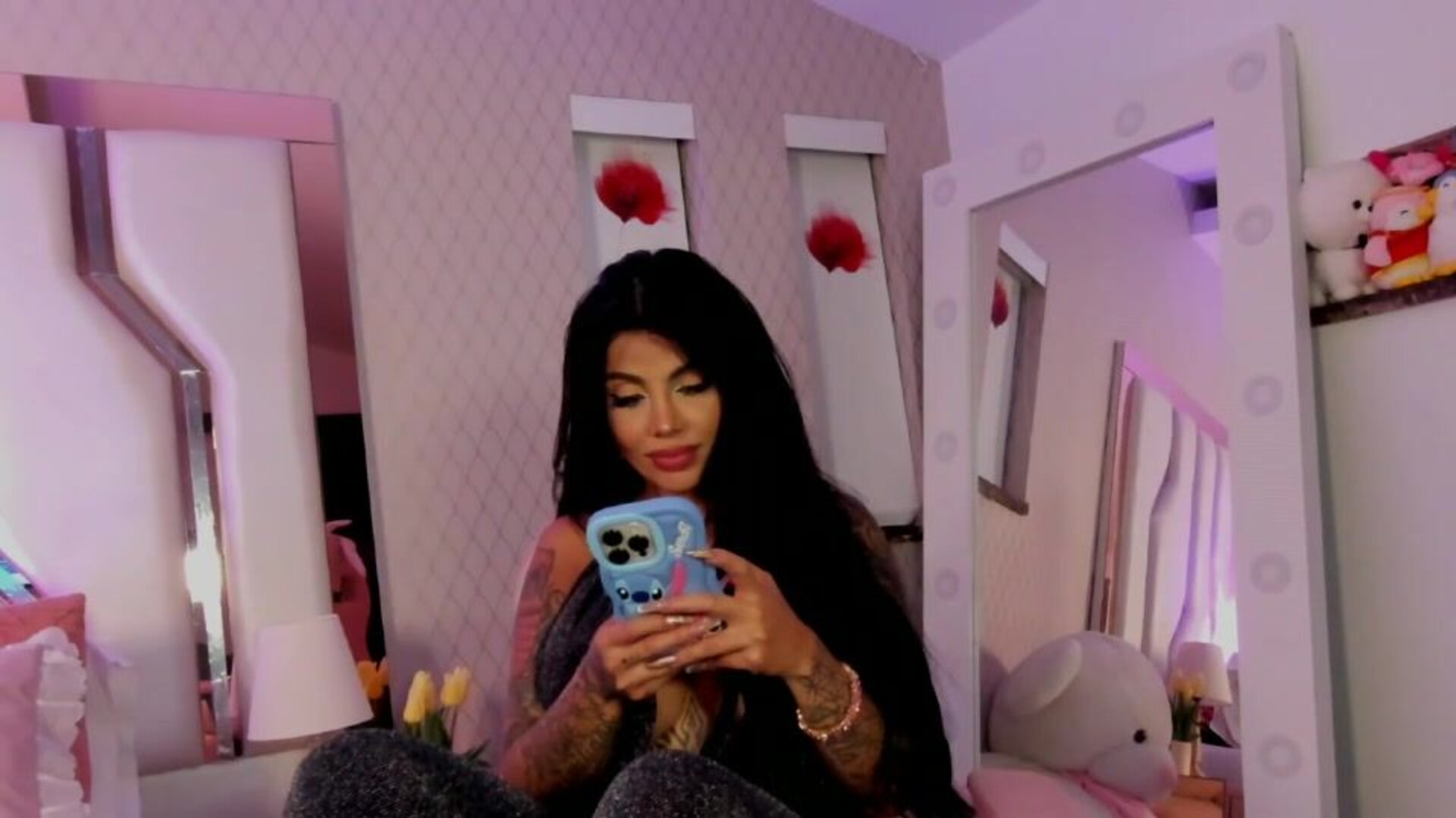 mariale q 2025 11 25 23h37m33s - webcam