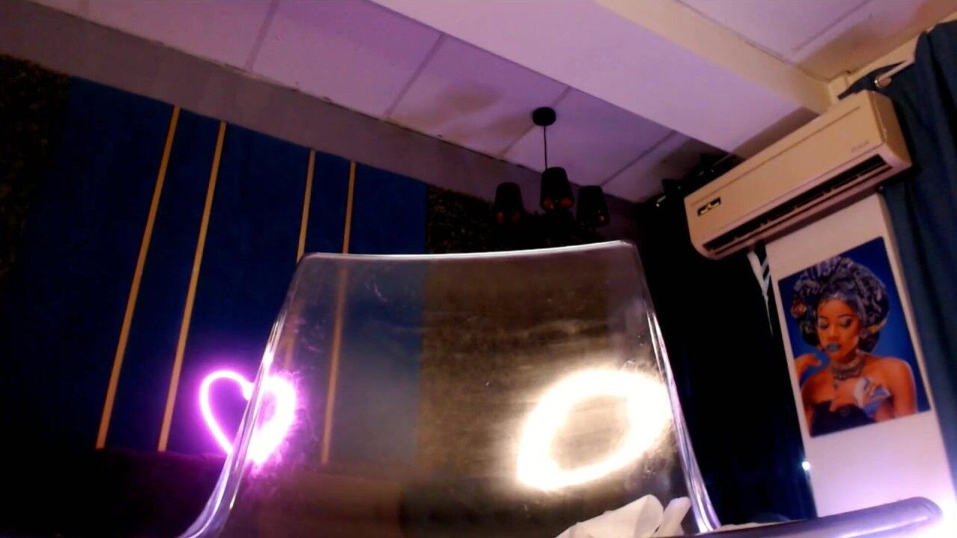 suzanstacks 2025 11 20 05h10m28s - webcam