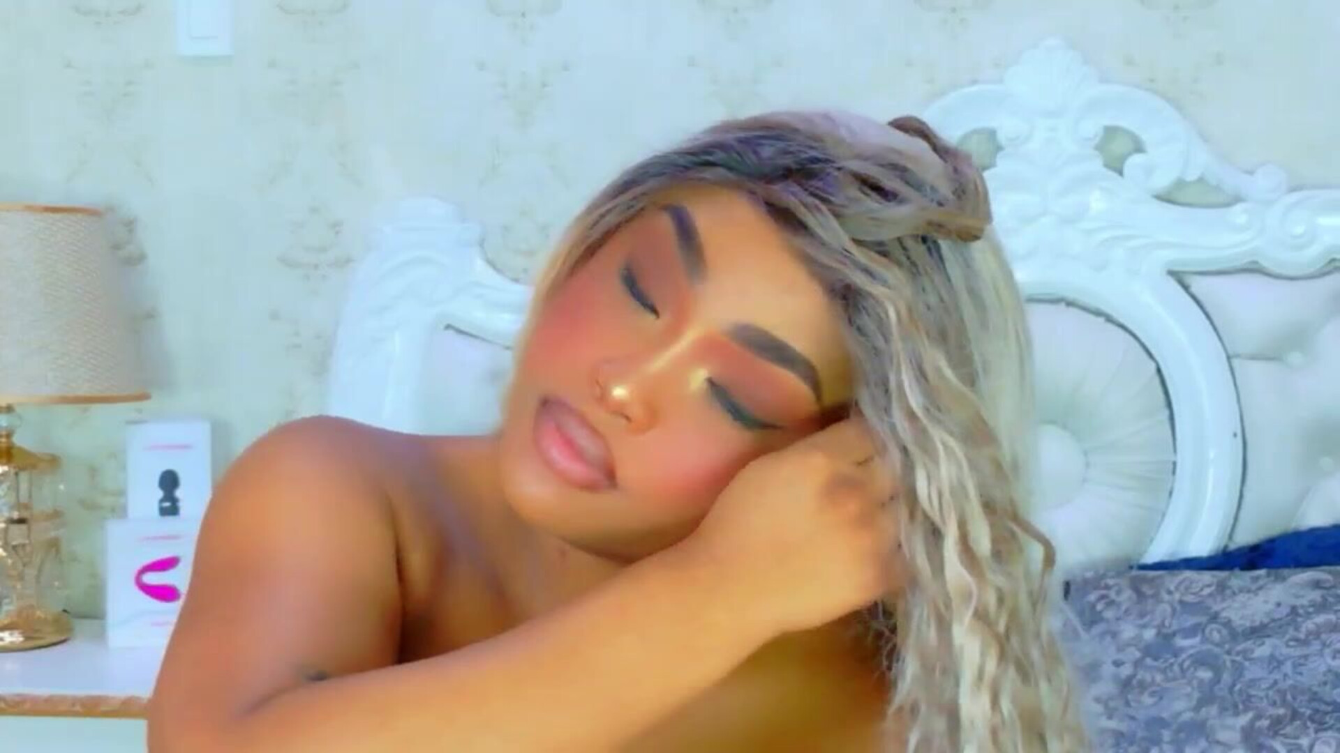 tianah glow 2025 12 24 14h45m14s - webcam