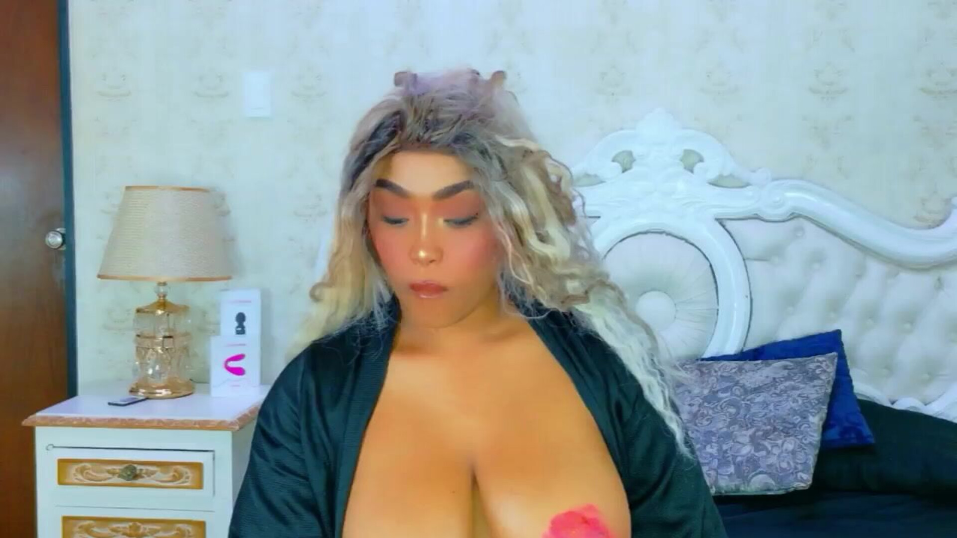 tianah glow 2025 12 24 14h45m14s - webcam