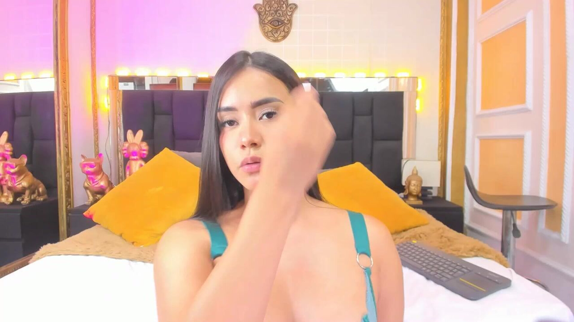 violetgomez 2026 01 13 18h53m34s - webcam