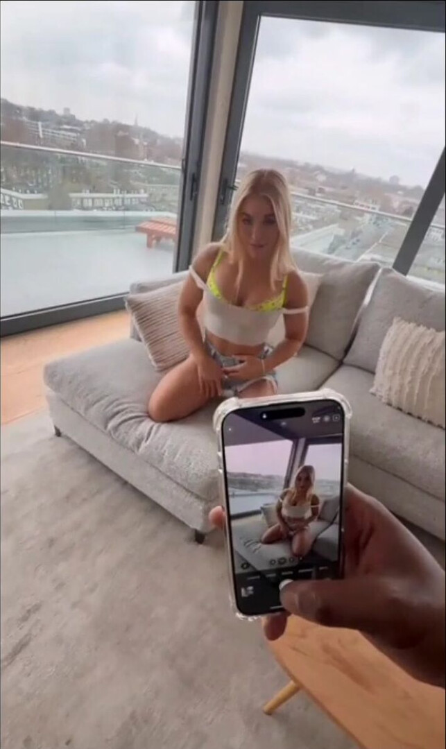 Elle Brooke VERTICAL POV - pretty face - pretty mouth - sloppy bj