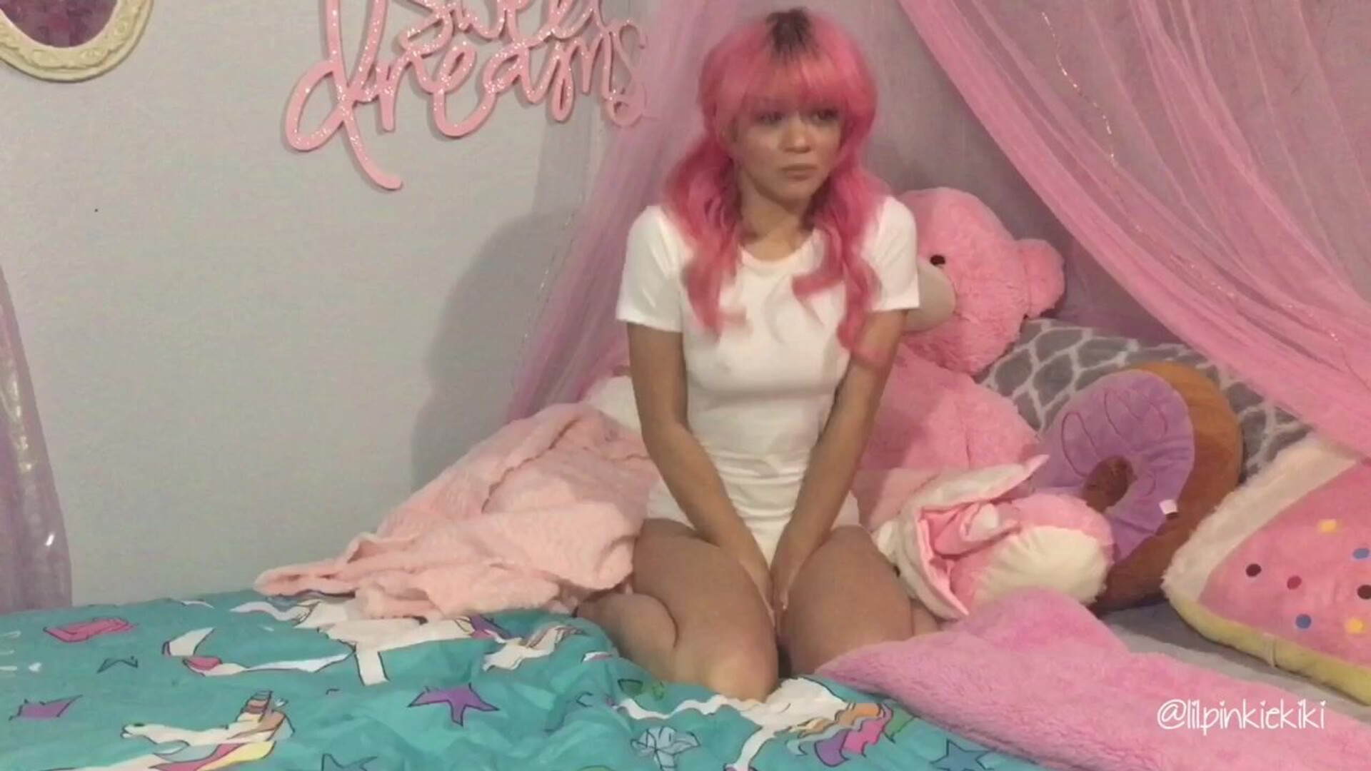 Kiki Cali Beddietime By Myselfie - brunette - masturbation