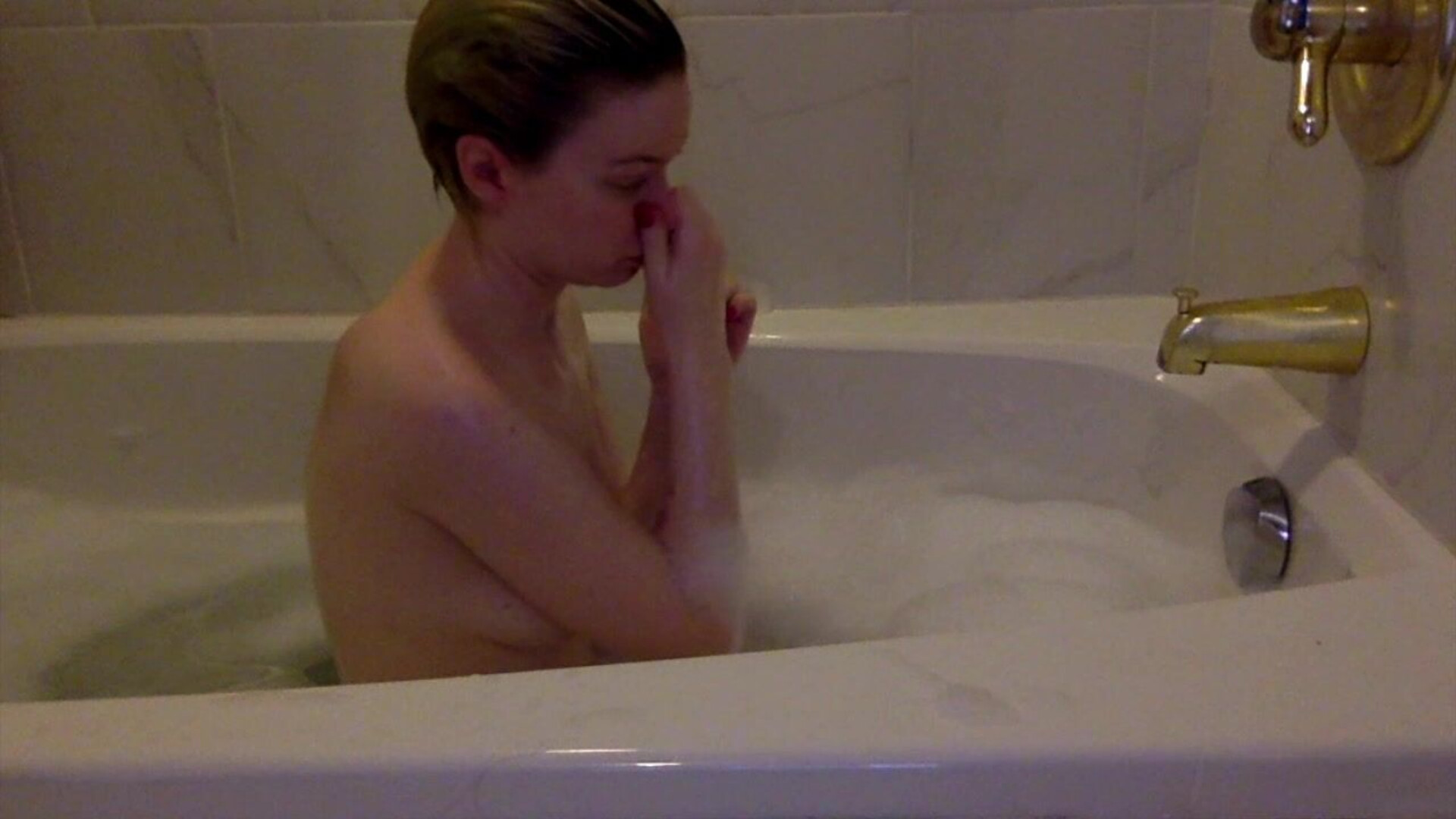 Pearl Sinclair Naughty Bubble Bath Shave And Play - solo - masturbation - amateur