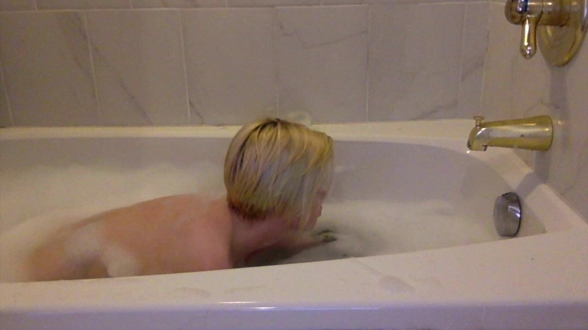 Pearl Sinclair Naughty Bubble Bath Shave And Play - solo - masturbation - amateur