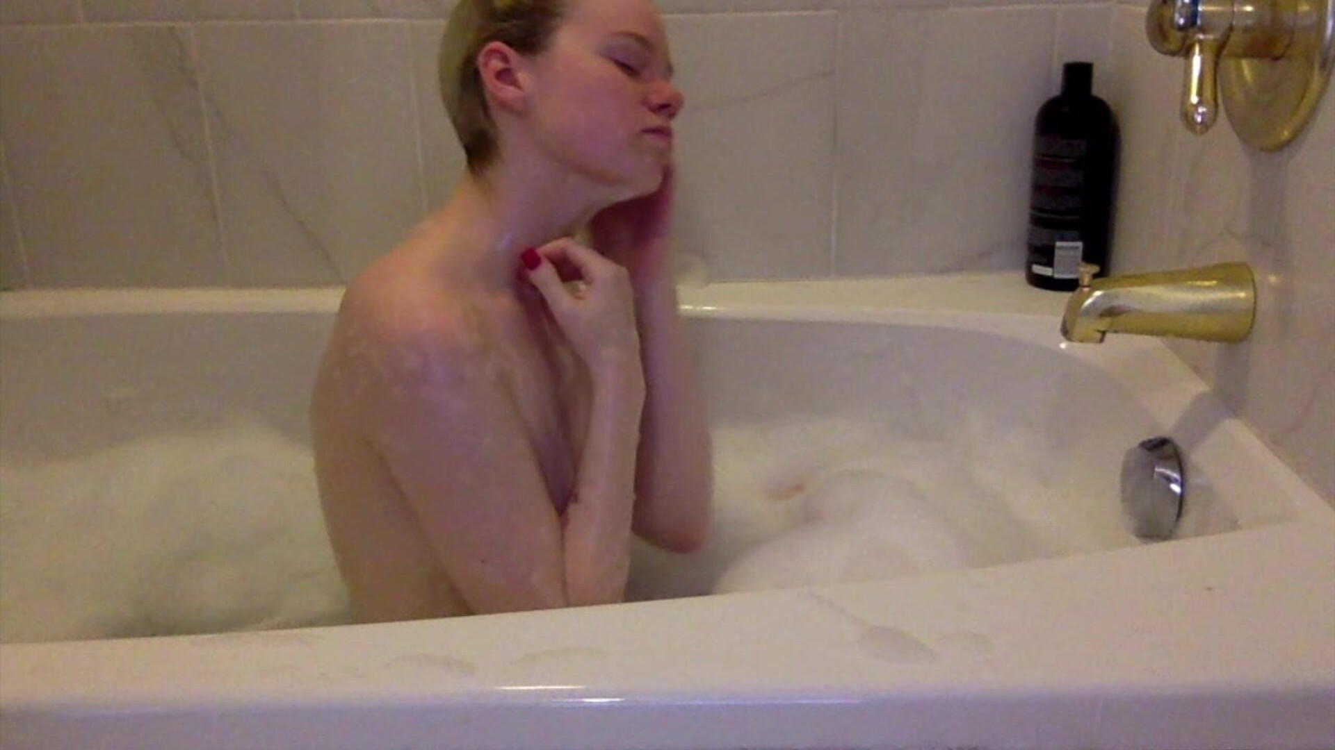 Pearl Sinclair Naughty Bubble Bath Shave And Play - solo - masturbation - amateur
