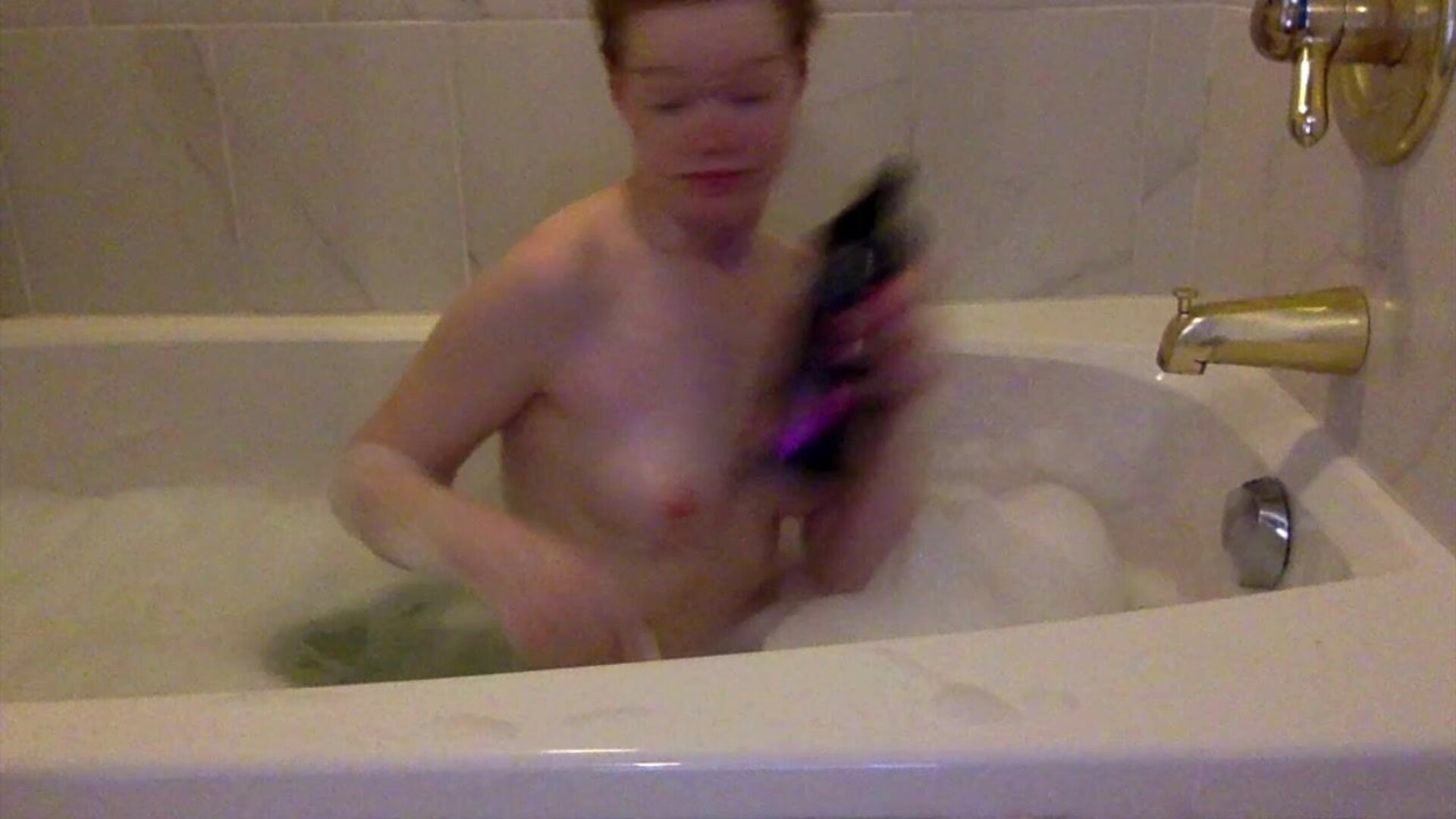 Pearl Sinclair Naughty Bubble Bath Shave And Play - solo - masturbation - amateur