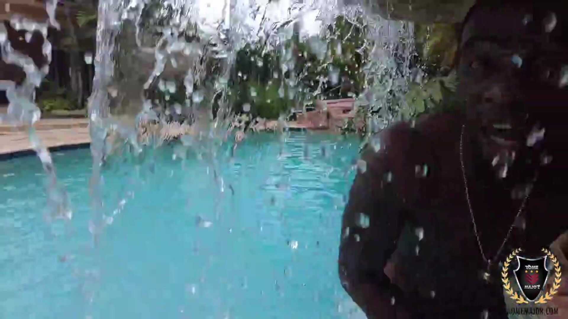 Sisi Pesos Sisi's Dripping Waterfalls - bbc