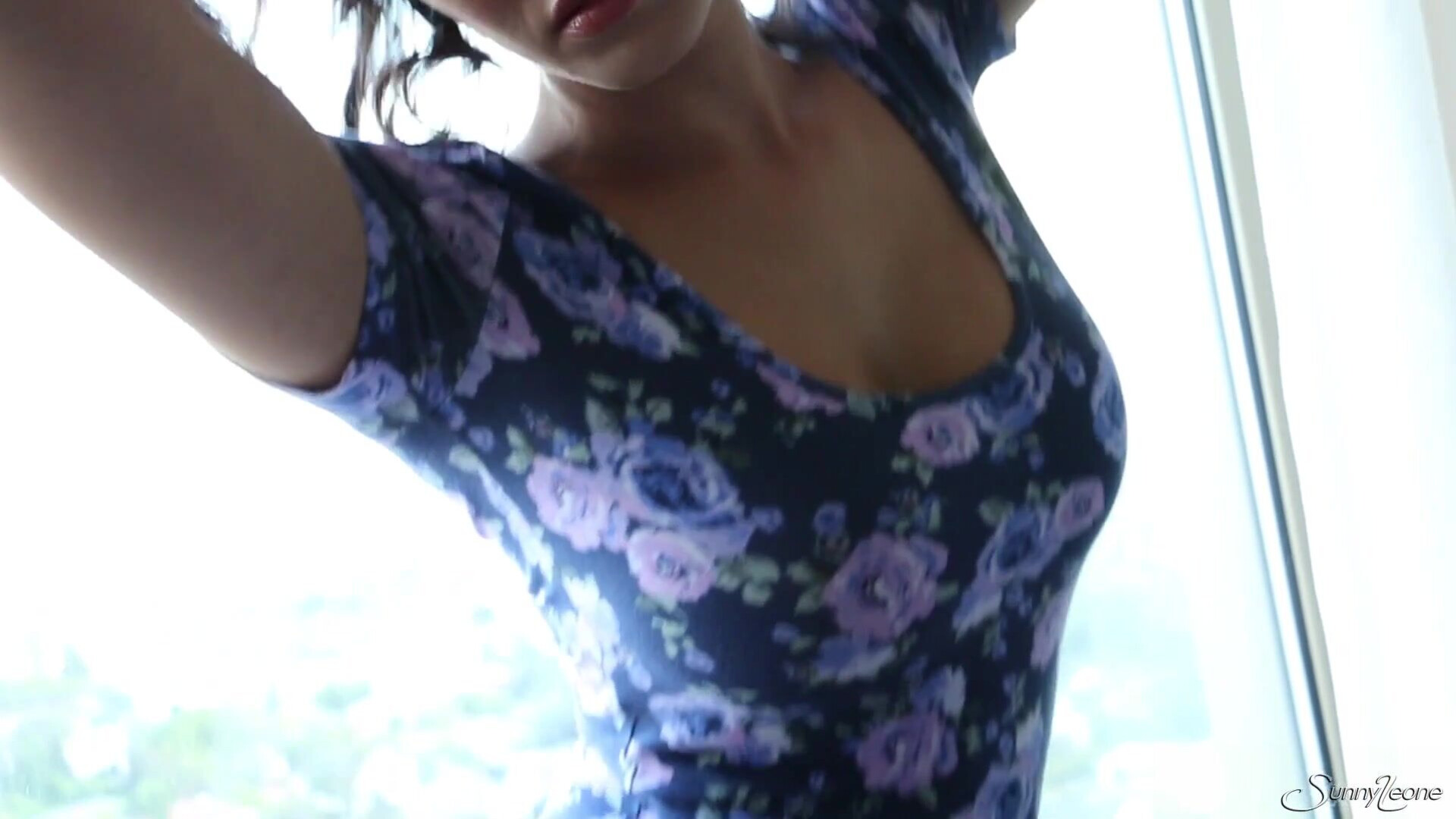 Sunny Leone Flower Burst - xxx