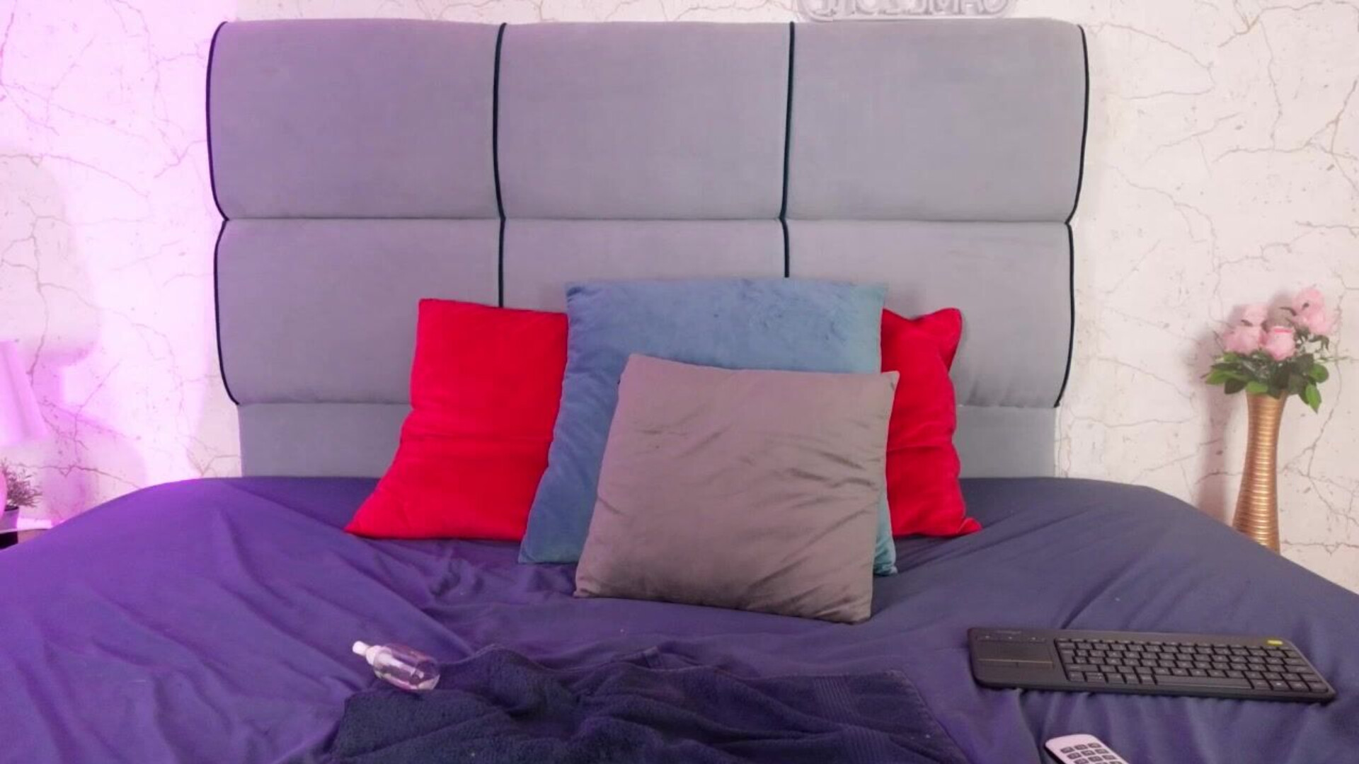 angiebrooks 2025 11 23 05h44m06s - webcam