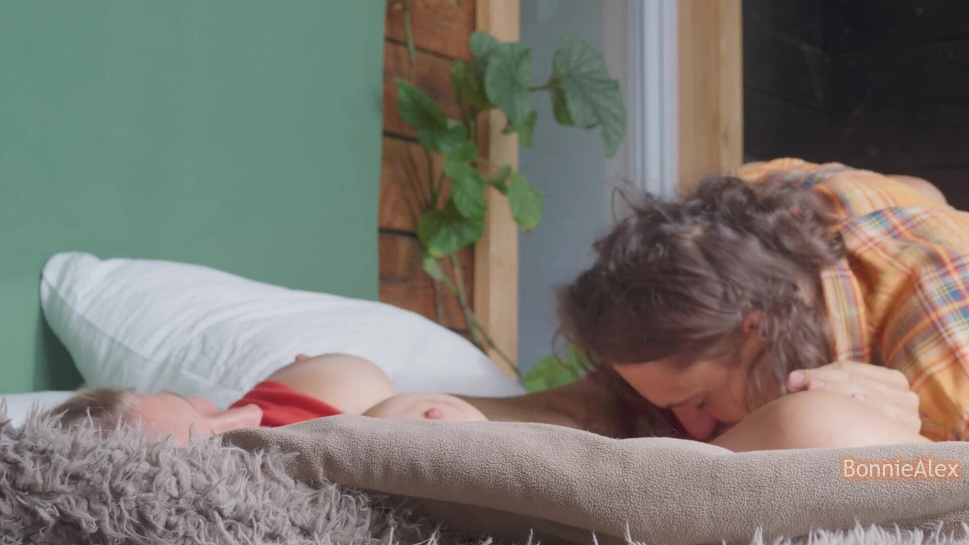bonniealex A Real Couple Making Love at Home awkwardness, laughter, kissing, toys - bonniealex - a real couple making love at home - awkwardness - laughter - kissing - toys and orgasms