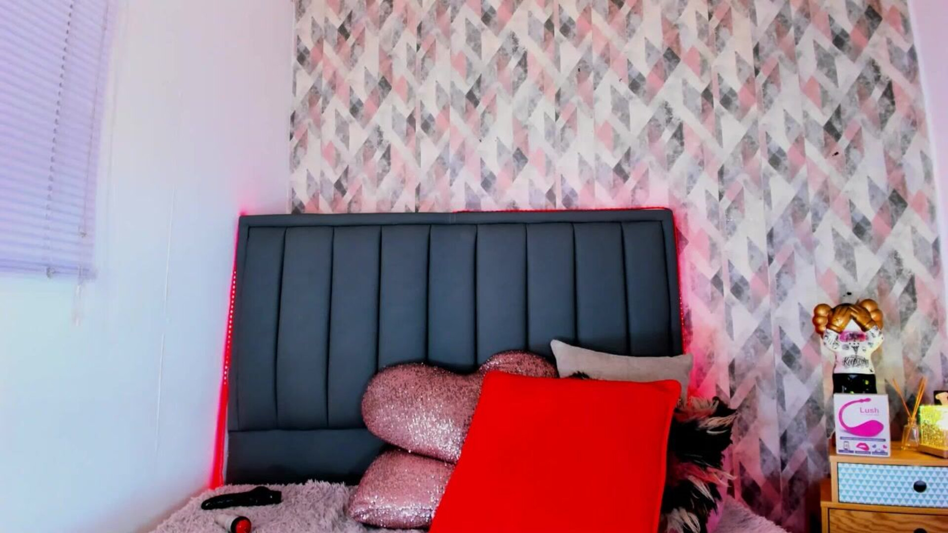 latin lola 2025 11 24 08h34m56s - webcam