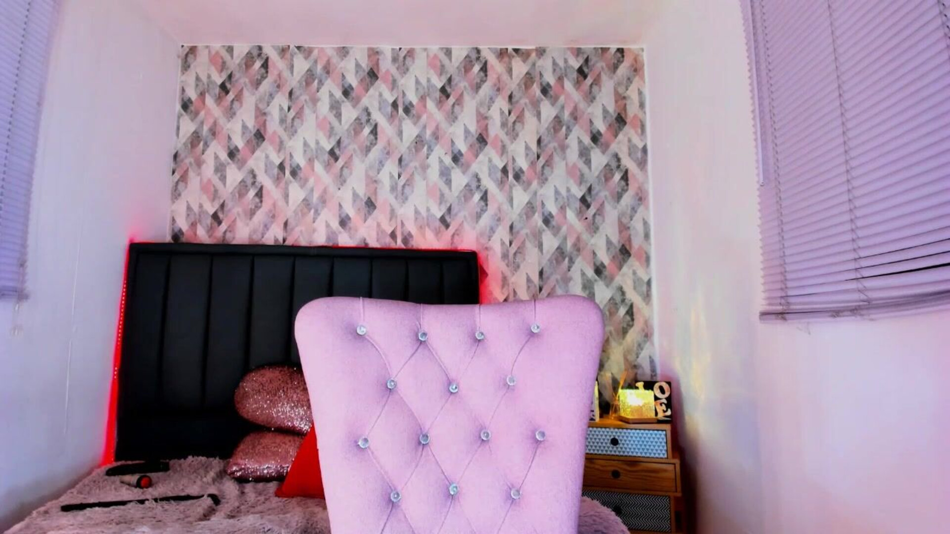 latin lola 2025 11 24 08h34m56s - webcam