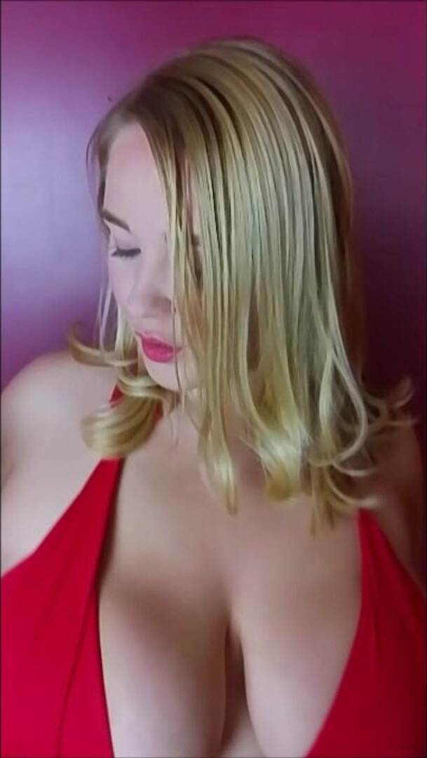 Annabelle Rogers Slo mo of huge G size cup boobs bouncing - softcore - amateur - big tits