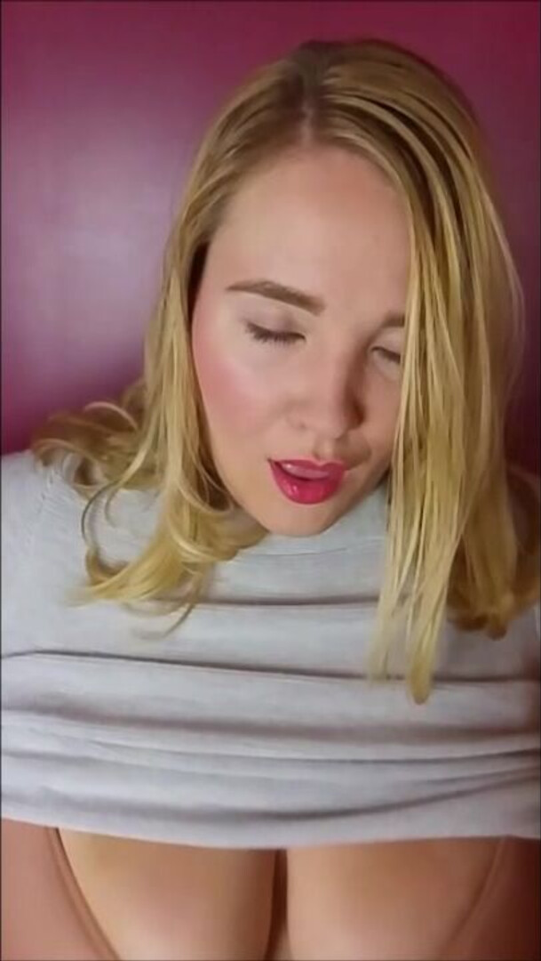 Annabelle Rogers Slo mo of huge G size cup boobs bouncing - softcore - amateur - big tits