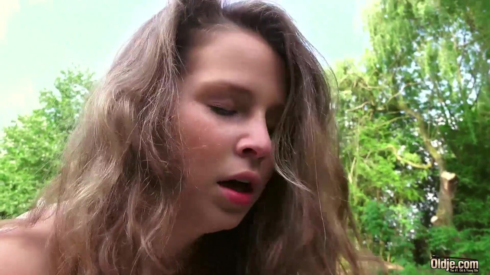 Bunny Babe Bunny And The Beast - outdoor - curly - parc - grandpa - shaved pussy - blowjob - pussy licking - riding - cumshot