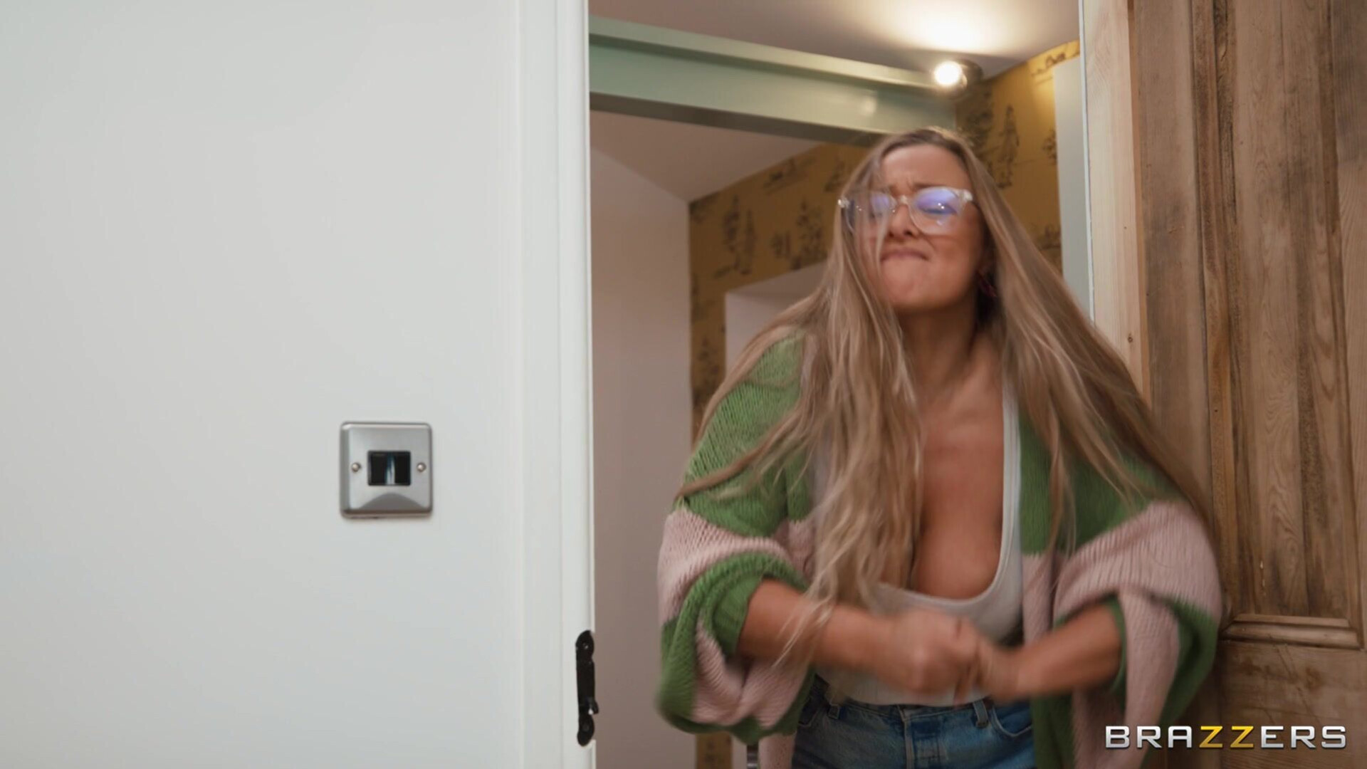 Cuñada resbaladiza - tetas - grandes