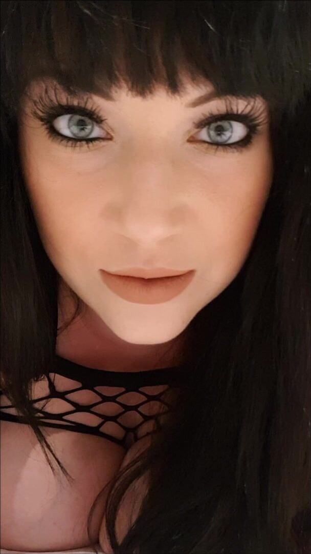 HarmonyReigns Up Close And Personal - milf - big ass - big tits