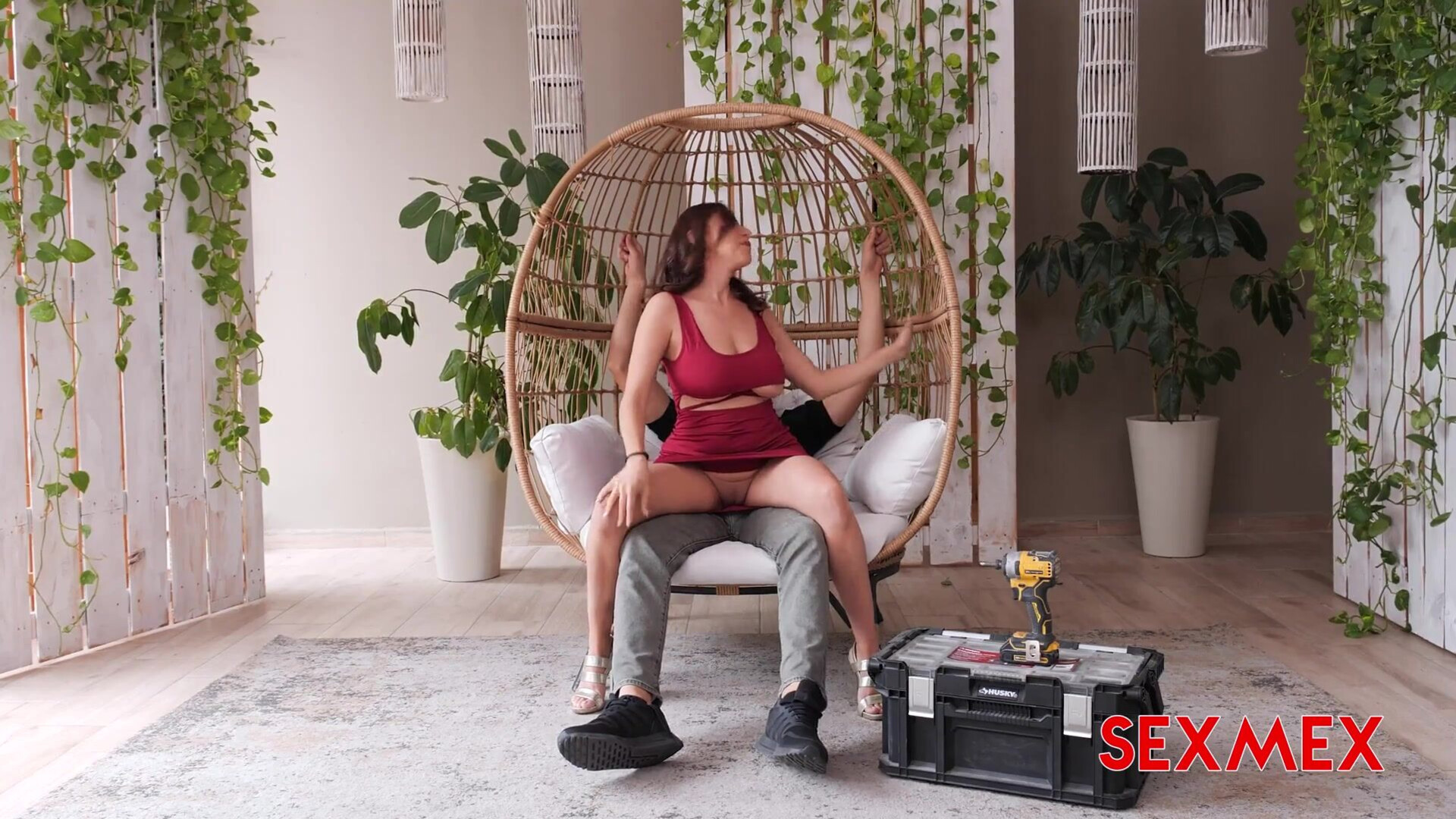 Letzy Lizz –Reparación del Mueble - latina - big ass - blowjob - cumshot - milf - big tits - brunette - hardcore - pornstar