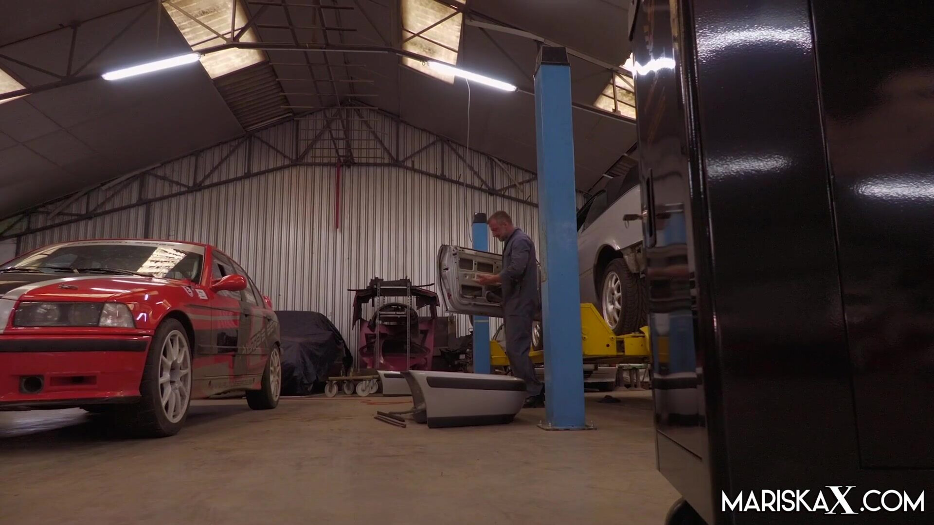 Linda Del Sol Fucking The Mechanic For A Fix - latin - spanish - blowjob