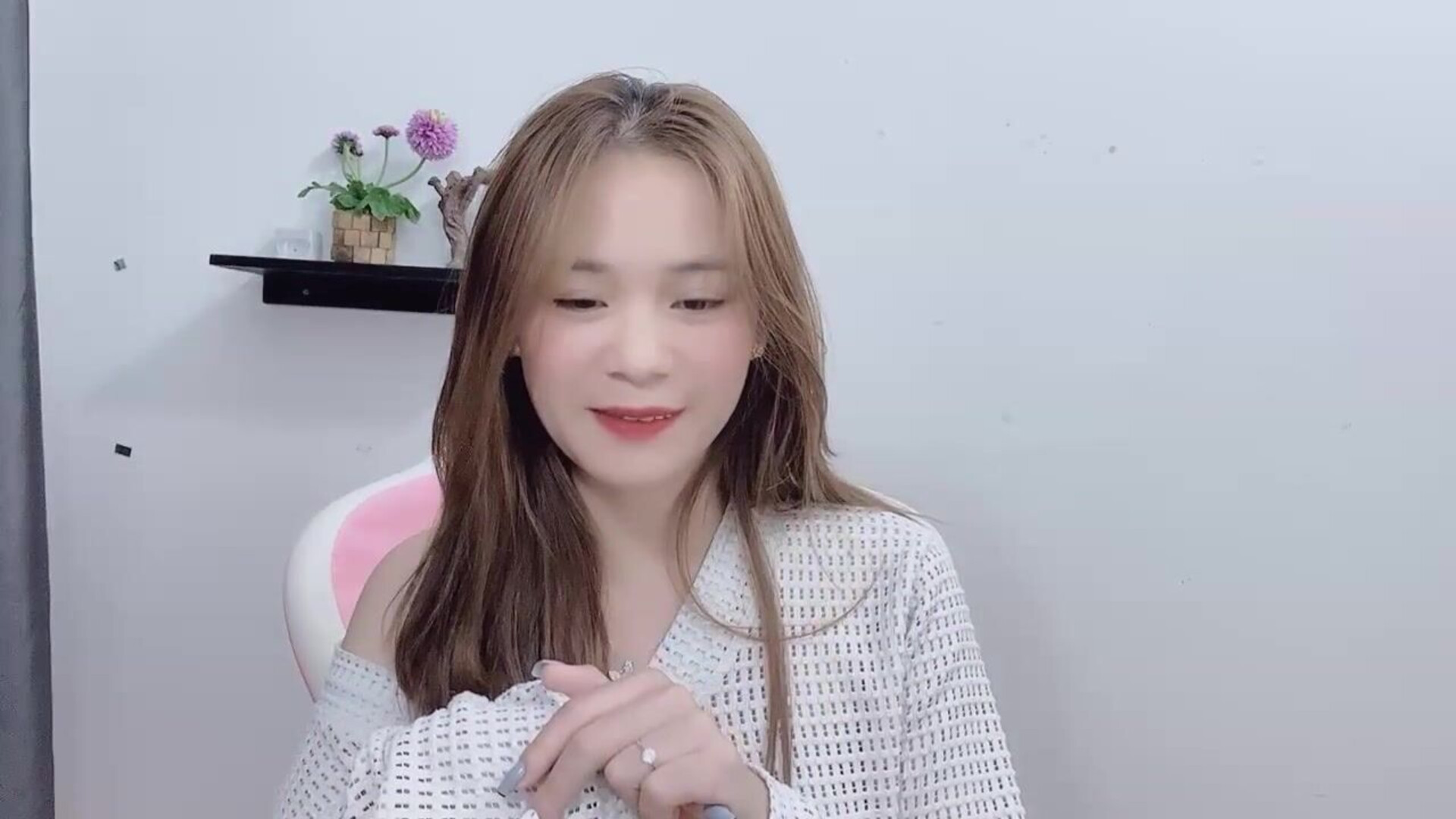 Luna 2023 06 26 2 - asian - webcam - luna