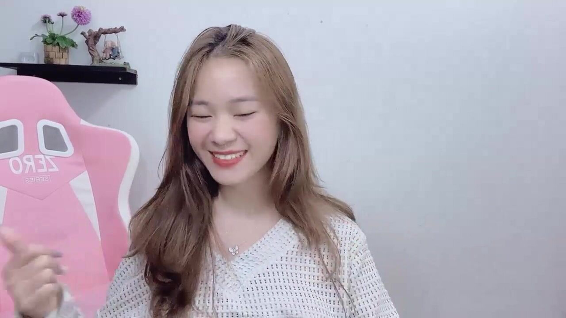 Luna 2023 06 26 2 - asian - webcam - luna