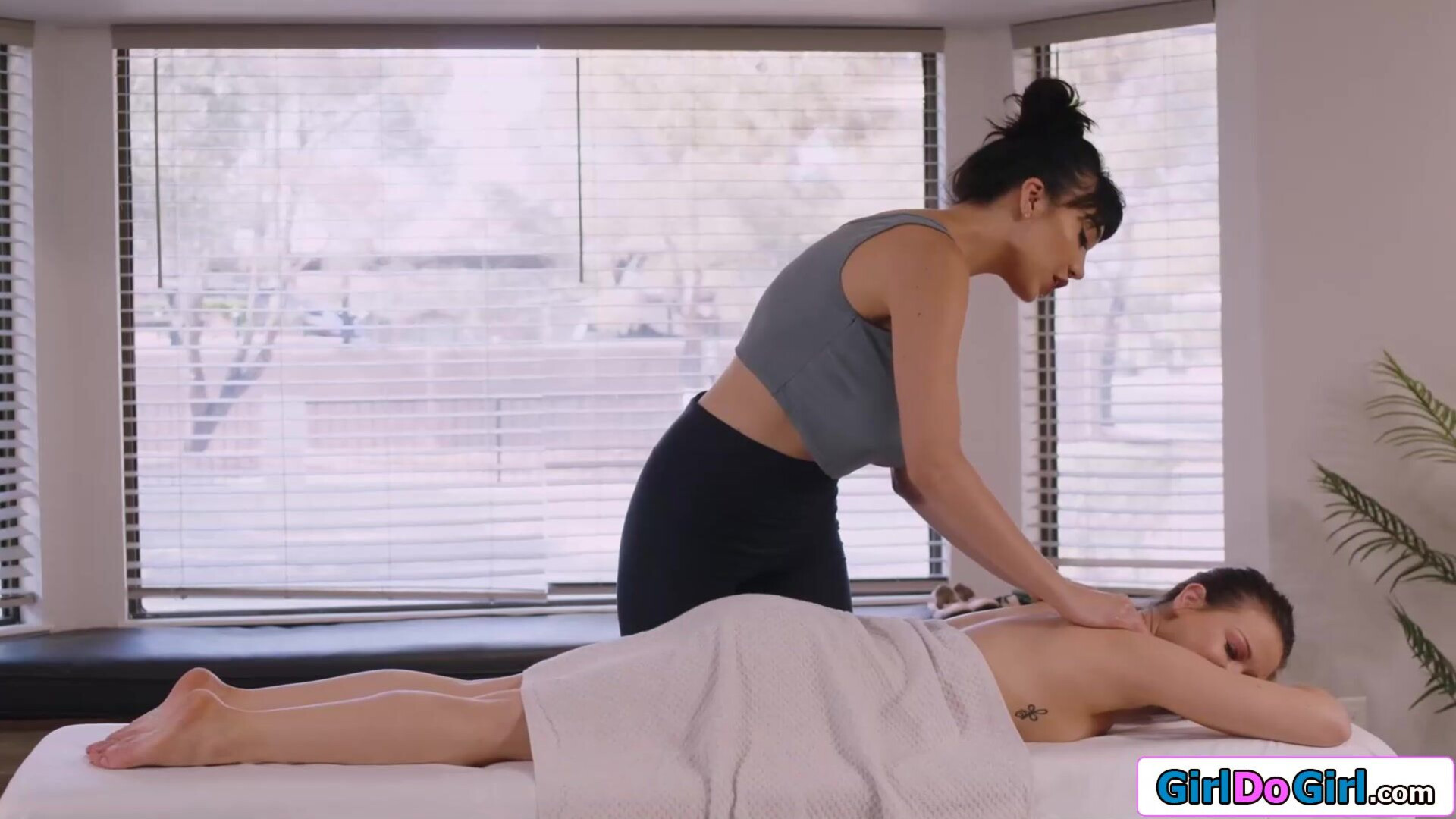 Never expected a massage with benefits - lesbian - massage - big tits - oral - finger - latin - milf - kiss - shaved - titsuck