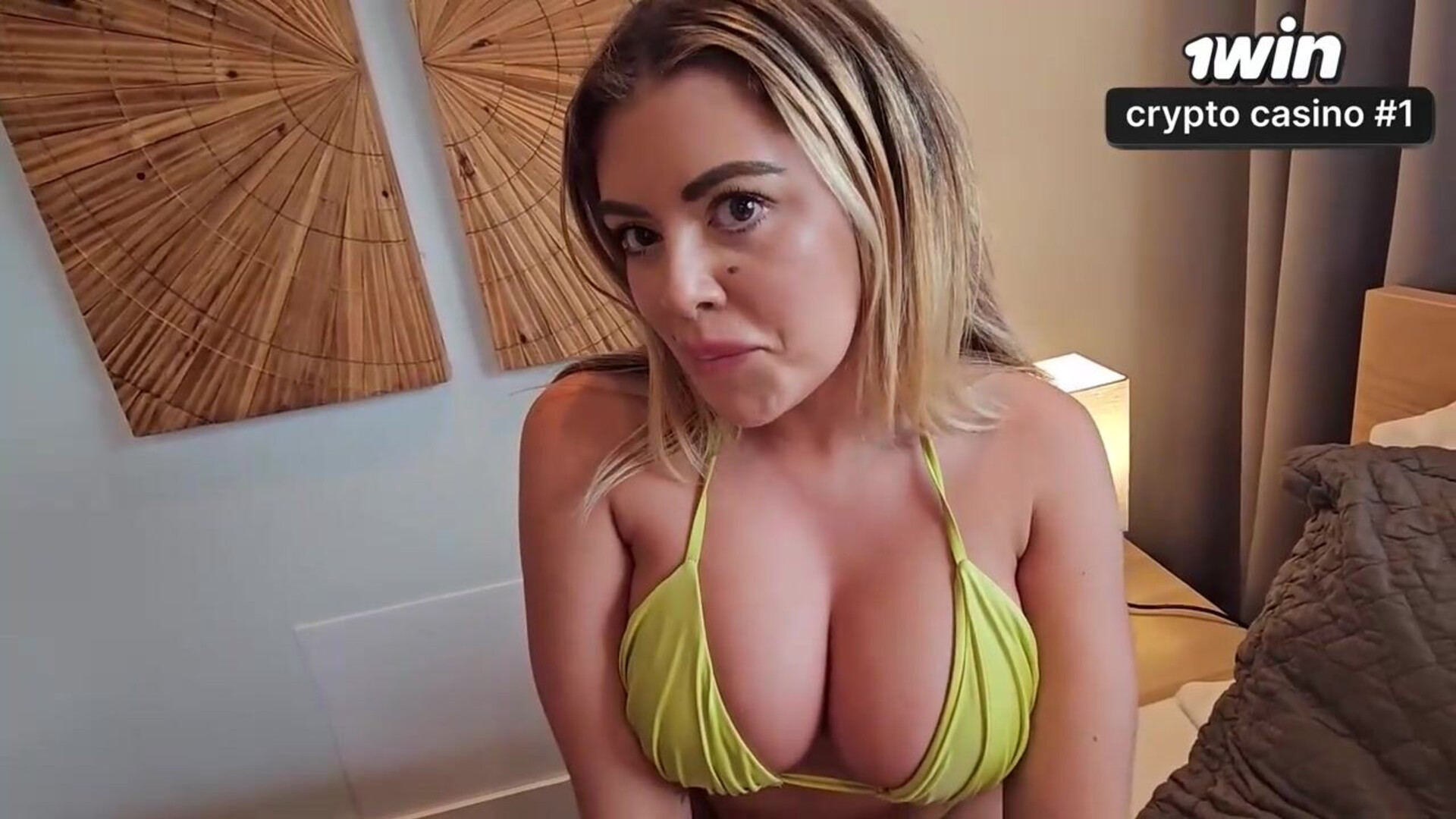 Sexo de férias com a madrasta latina Vivianne Desilva na cama! - boquete - porn - bunda grande - hot milf - latina - canzana - vivianne desilva - doggy style - papai é mamãe - xxx