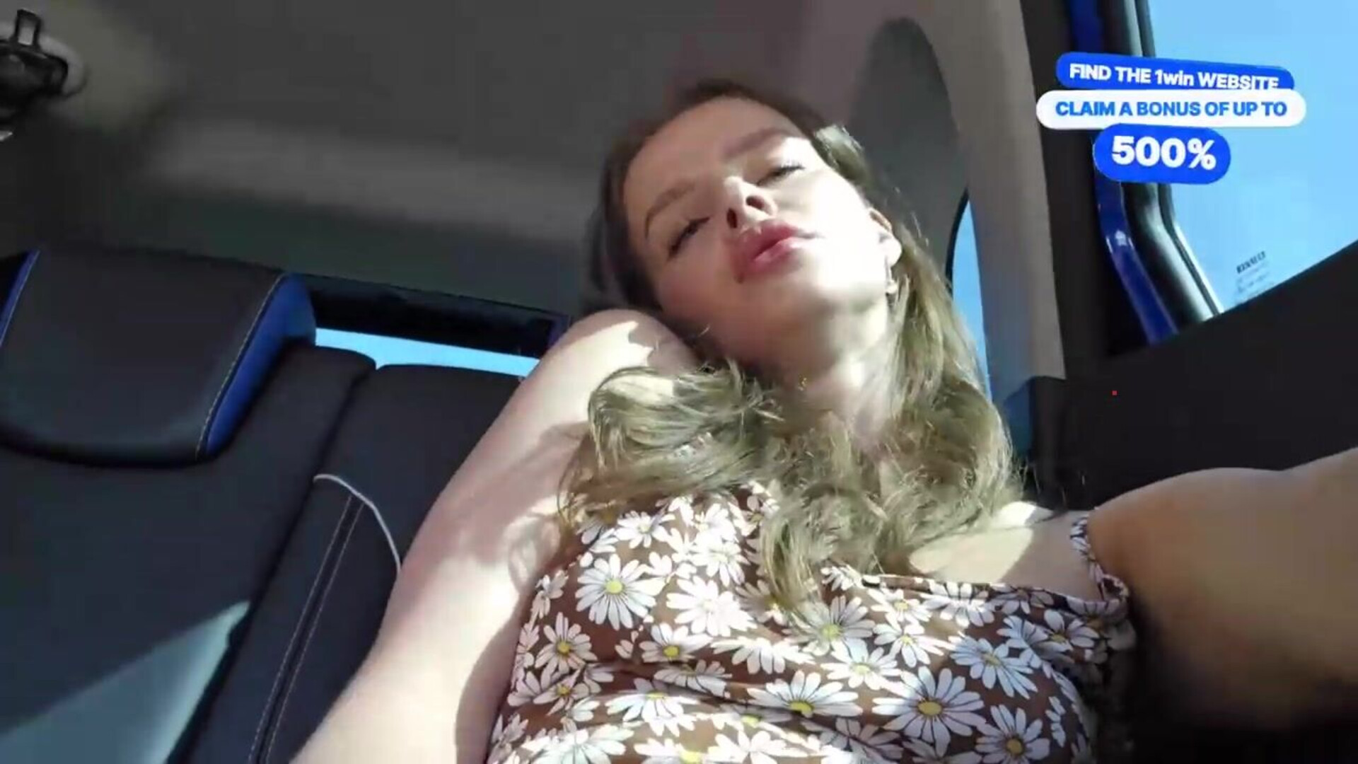 Solo female fingering her pinkish cootchie in public, super hot and sexy! - sweet - public - girl masturbating - public masturbation - amateur - pink pussy - orgasme - hardcore - the clitoris - short dress