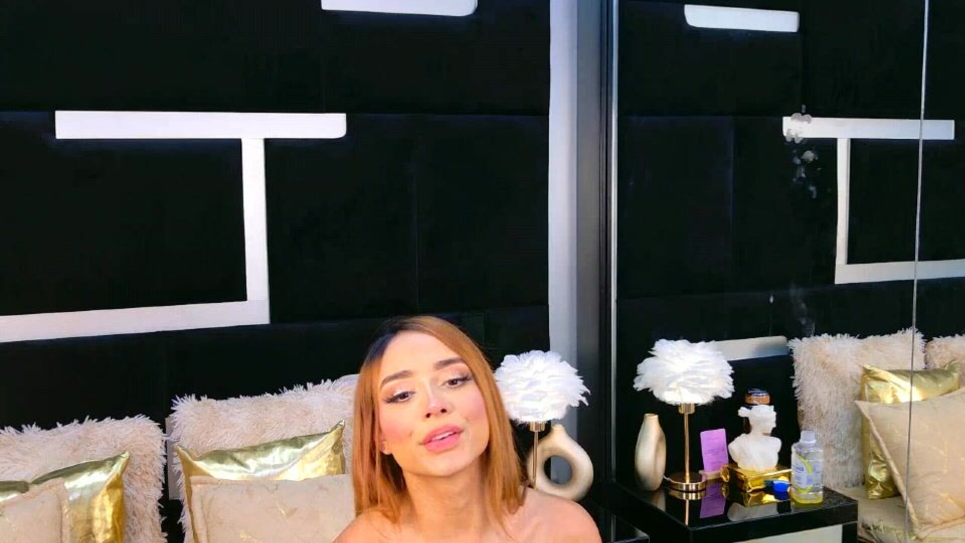 alanaferrara 2025 12 01 22h55m07s - webcam