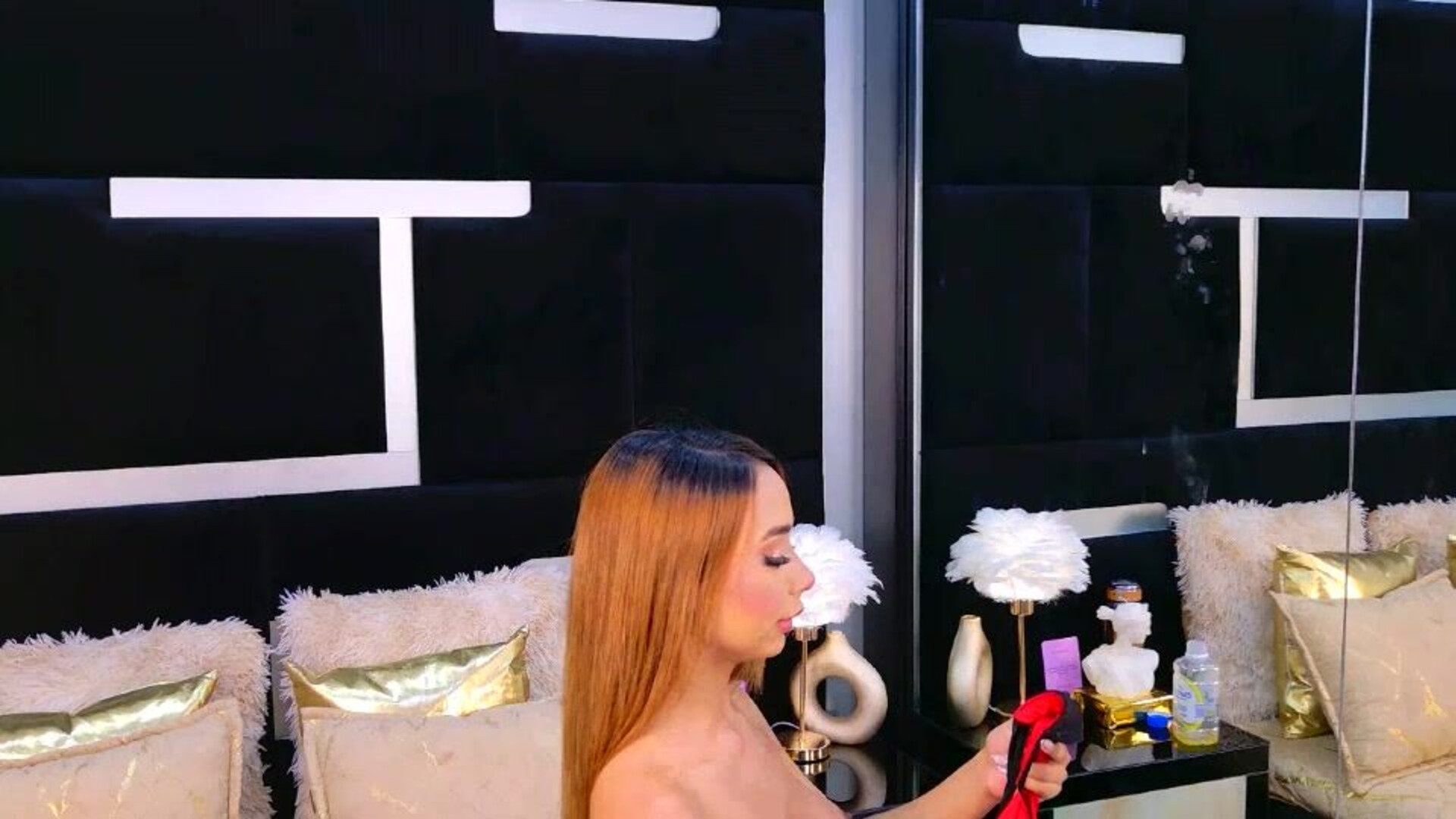 alanaferrara 2025 12 01 22h55m07s - webcam