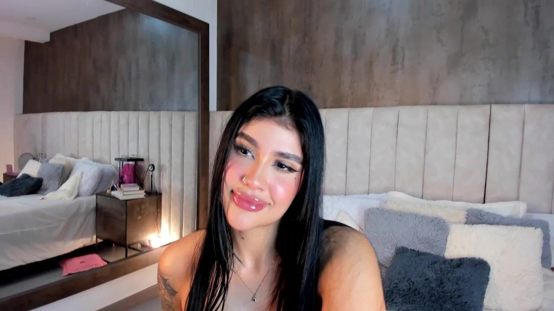 ninnazambrano 2025 12 26 16h15m55s - webcam