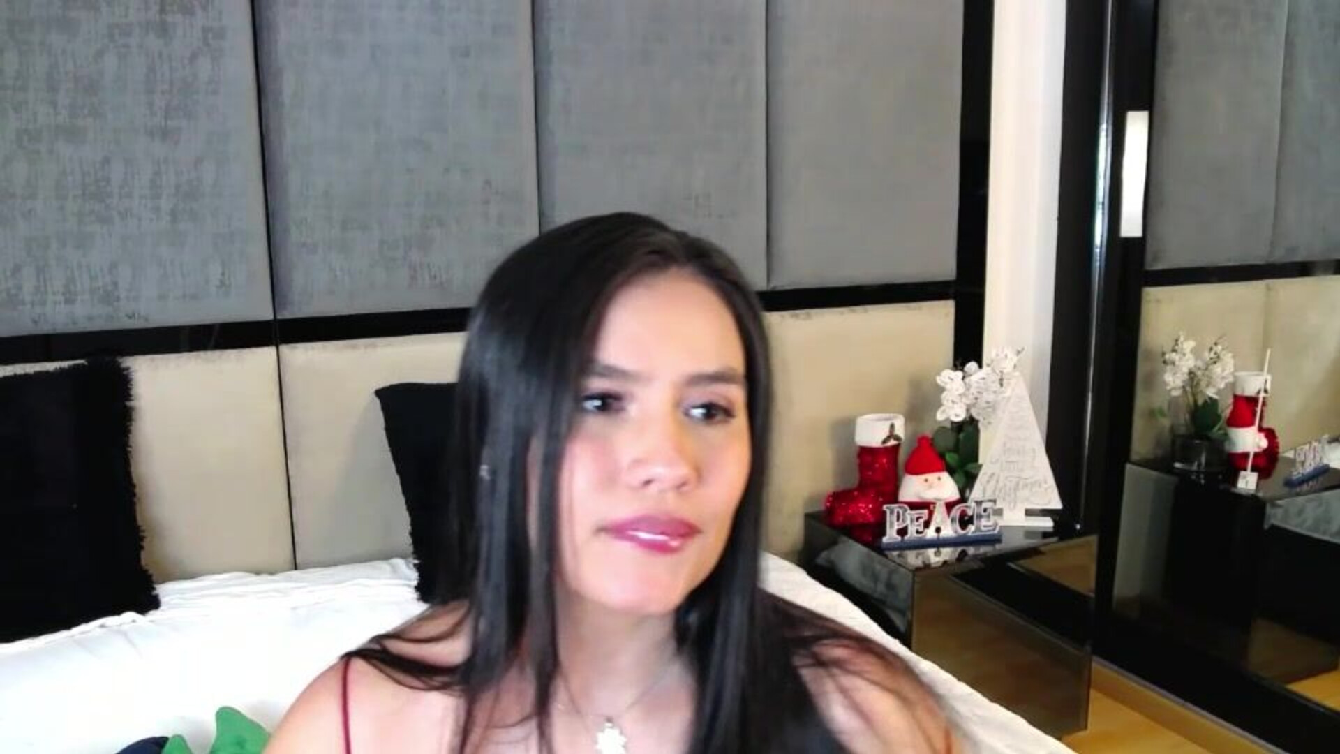 tamaraklose 2025 12 01 23h04m22s - webcam