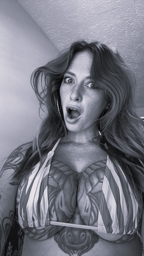 tetonaza pelirroja tatuada - babe - cute