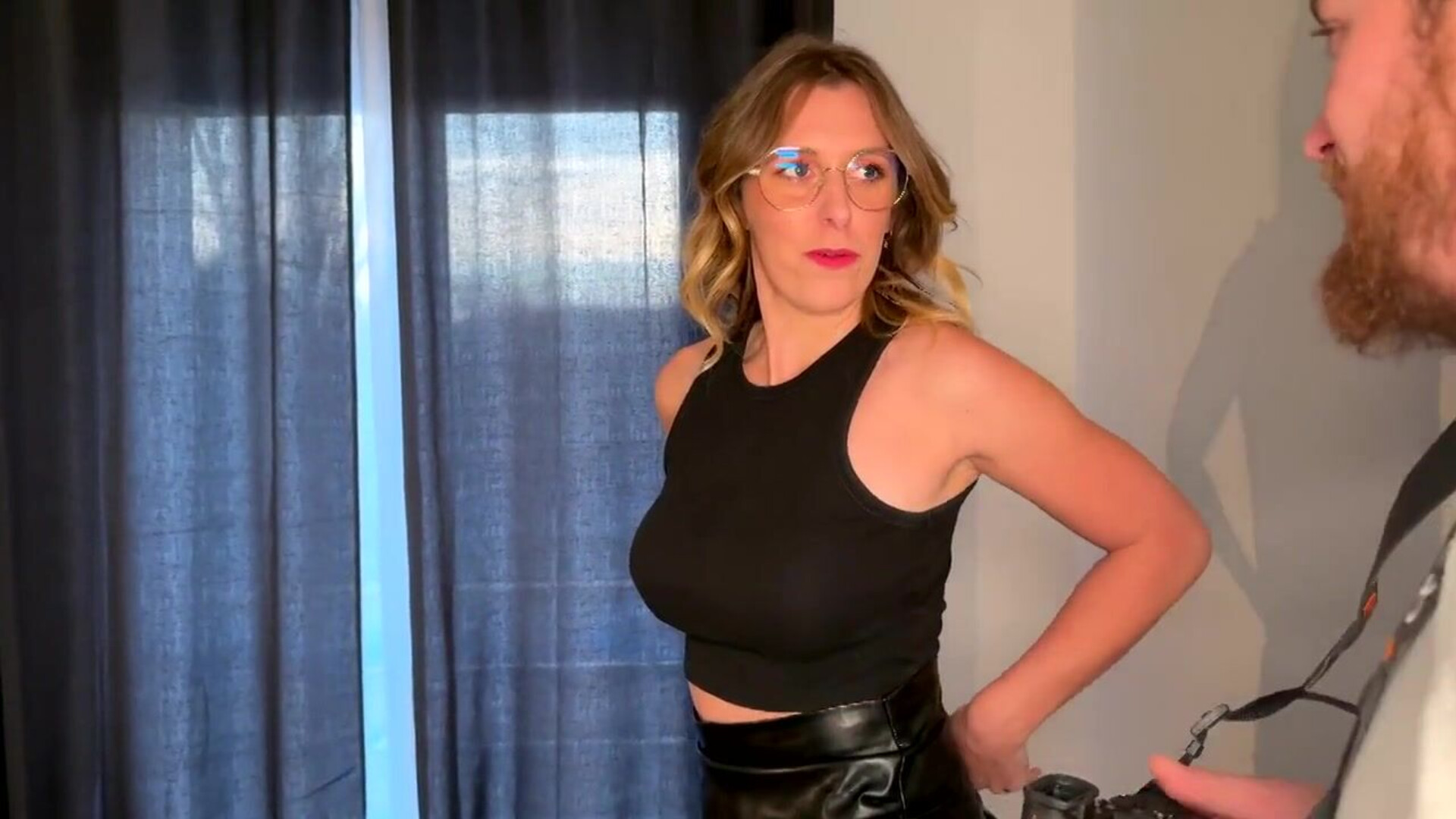 Alva takes control of her photo shoot - milf - mature - big ass - blowjob