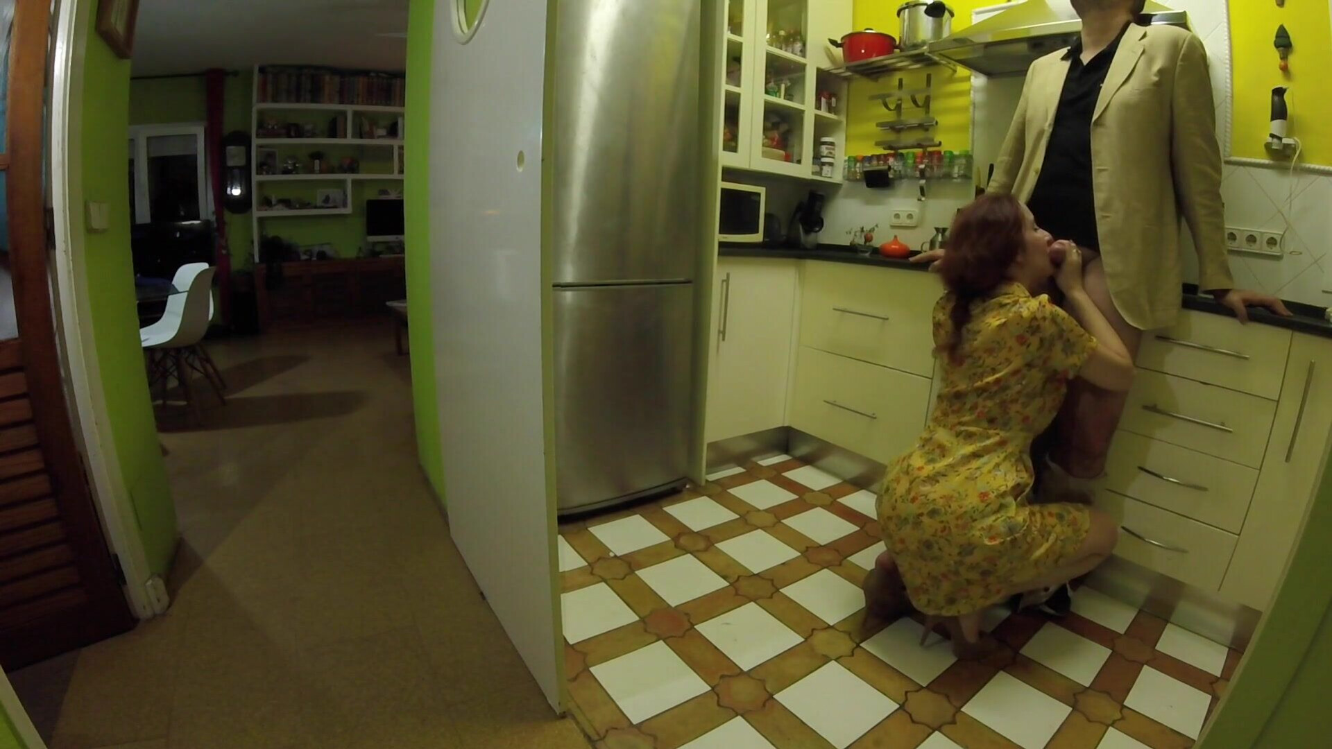 Cherry Lips Pillada A Mi Amiga Follando Con Un Extraño En La Cocina - blowjob - amateur - homemade