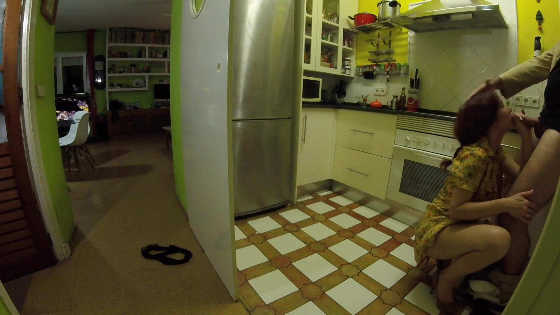 Cherry Lips Pillada A Mi Amiga Follando Con Un Extraño En La Cocina - blowjob - amateur - homemade
