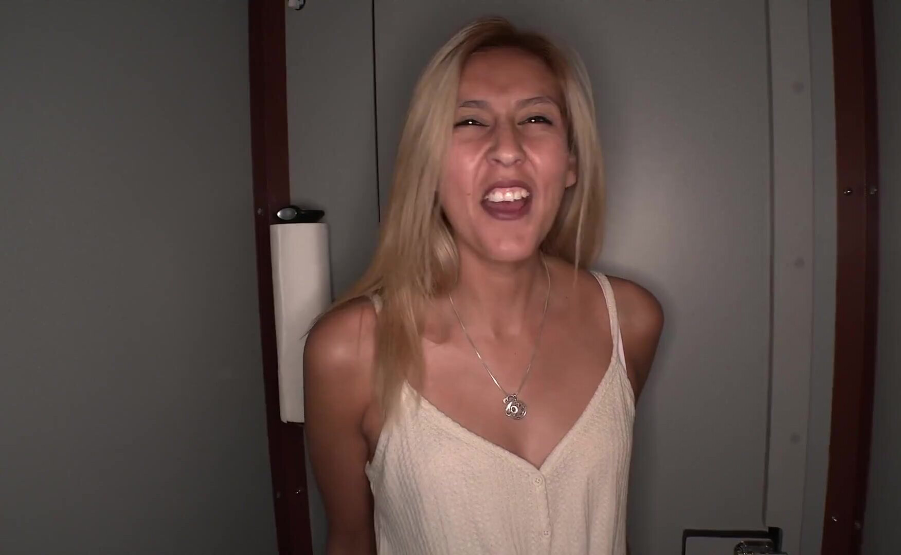 Gloryhole sucking 1080p - brunette