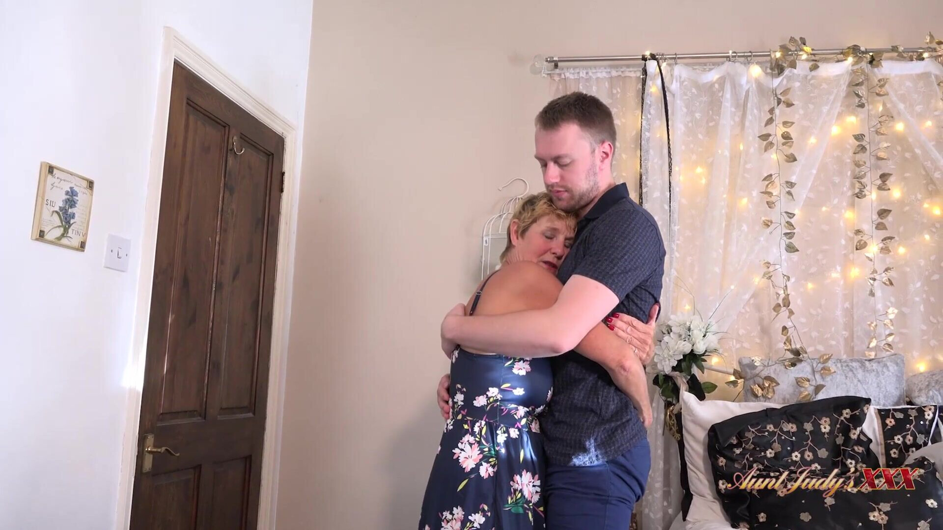 Molly Molly Gets A Facial From Her Step Son Before She Walks Out - mature - milf - blowjob