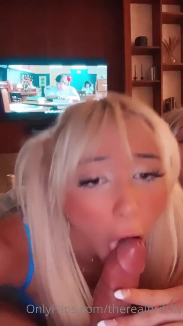 Therealbrittfit Threesome with another hot babe 1080p - blonde