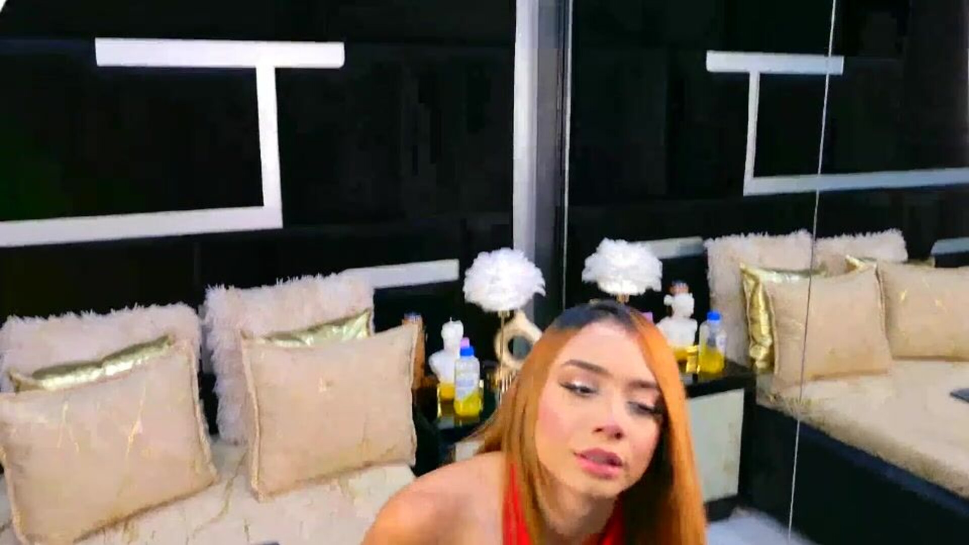 alanaferrara 2025 12 01 17h59m56s - webcam
