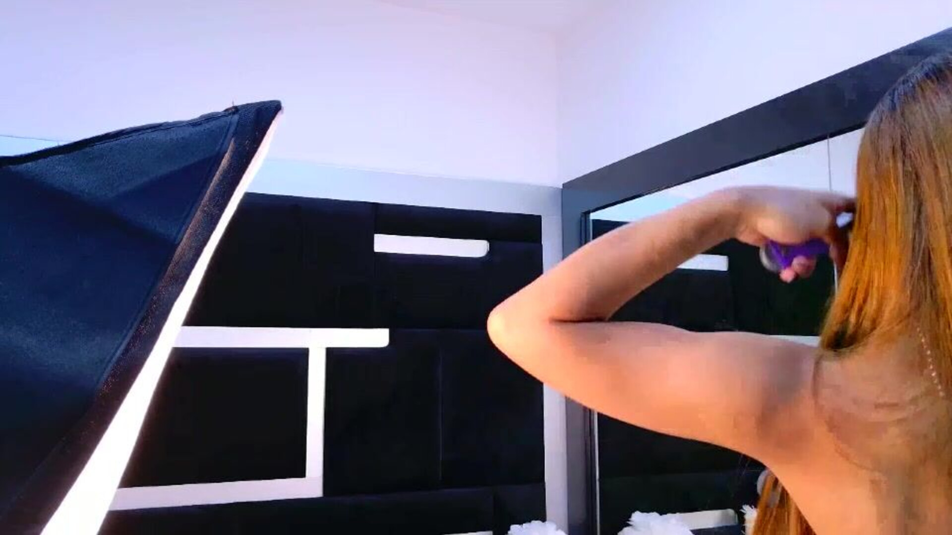alanaferrara 2025 12 02 18h12m32s - webcam