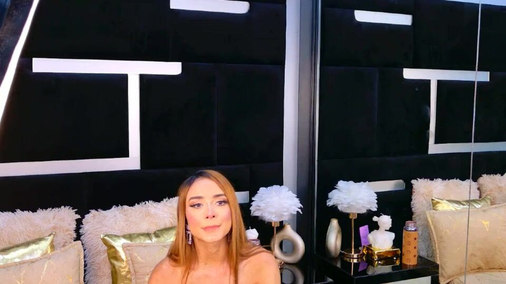 alanaferrara 2025 12 04 21h56m29s - webcam